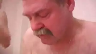 ‎نيك شرجي روسي جماعي: سائل منوي على وجهها