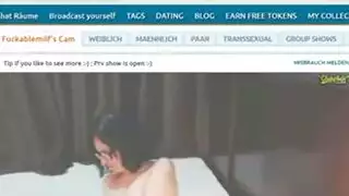 العاهرة الخبيرة تقدم عرض بزاز صريح لمحبي الويبكام