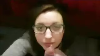 فتيات هواة ساخنات تأخذ دفعات مني ضخمة على الوجه