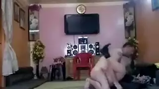 وحيد في المنزل مع العمة: لقاء جنسي عائلي محرم