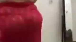 بورن صعب: شاب ينيج أمه أمام الكاميرا
