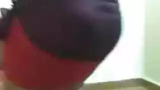 امرأة ناضجة مغرية تغوي المعلم بملابس داخلية حمراء تسجيل سري إكس إكس إكس