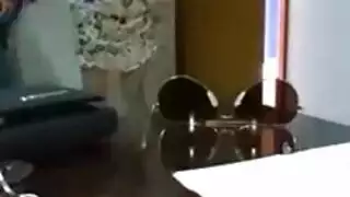 سكس عربي عنيف: نيك المتدربة الجديدة على مكتب المدير