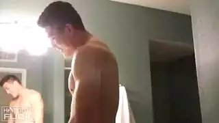 شباب يصورون شريطهم الجنسي السري في المدرسة