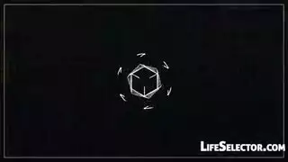 شقراء ذات قوام ممتلئ تئن بينما تمتد بها عدة قضبان بقوة