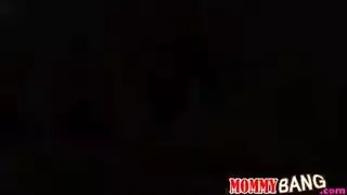 حفلة جنس صعبة: شاب وسيلة وتبديل قذف صديقته