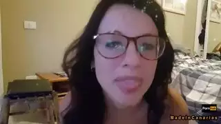 أثداء طبيعية كبيرة تُثار بكل وضع