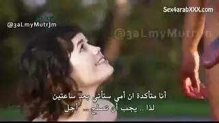 العاهرة الشابة الثرية تسمح لخالها بحشو فرجها الطماع