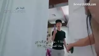 زوج مخدوع يشاهد زوجته تأخذ قضيبًا أسود كبير