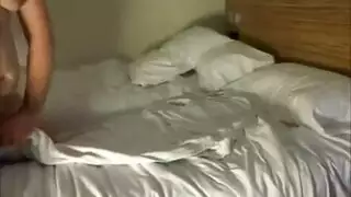 راجال يسلم مرتى للحرامى ينيكه