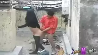 مصري ينيك جارتة الشرموطة علي سطح البيت في الكس بعد ما تمص زبه