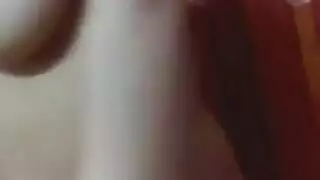 فحل بقضيب صغير يُؤمر بالدخول أعمق في مشهد إباحي ساخن