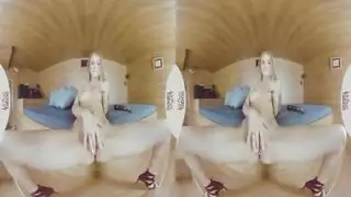 لعبة قضيب أسود وحشية تضرب مراهقة شقراء