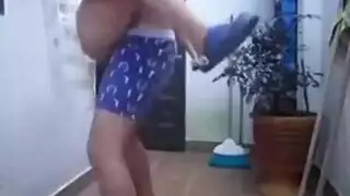شاب تونسي ينيك جارته الشرموطة في كسها بجنون
