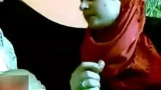 زوجة محجبة تنزل على حبيبها وتنكح بقوة