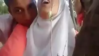 حبيبة مغربية ساخنة تستمتع بتقبيل عميق ومعاملة جنسية قاسية