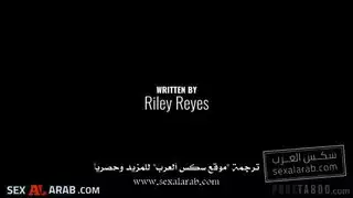 قريبة مثيرة تظهر ضيافتها العميقة