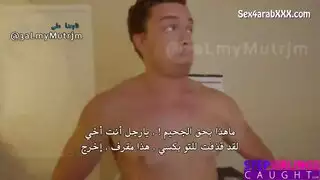 الأخ المنحرف يسيطر على فرقة المشجعات في مشهد إباحي