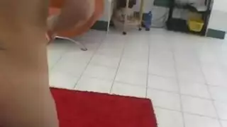 اللباس الداخلي الساخن وتفوح منه رائحة العرق ندف في جوارب سوداء