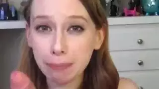 شخصية سياسية يتم تفريغ خصيتيه من قبل إلهة الفم