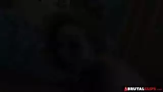 يضع يد في كس