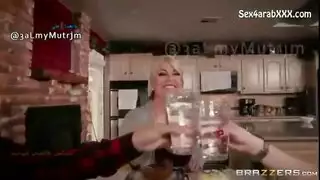 سكس مترجم ينيك خالته في الحمام