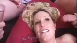 علاقة ثلاثية إباحية مع فتاة جائعة للمني ورجلين