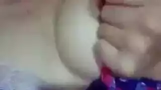 المراهقات المشاغبات تمص وتمارس الجنس في النادي