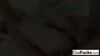 ضرب عميق حتى يُفرغ داخل فتحتها الضيقة