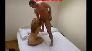 فقدان الوعي والاستخدام من قبل رجل هندي