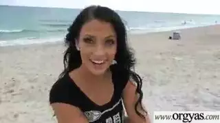 صورة إباحية متحركة: دفع القضيب داخل الفتحة الضيقة