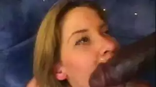 مشهد السائل المهبلي المنبعث إكس إكس إكس