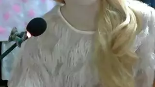 مفاجأة قذف داخل كس محلوق لفتاة نائمة
