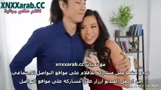 سحاقيات مثارة تمارس المداعبة واللعق في تجمع عشاء