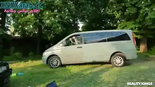 قذف داخل مهبل في غسيل السيارات – هذه الكلبات يحصلن على مهولهن مغسولاً بالسائل المنوي