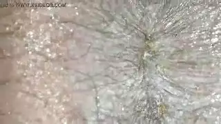 ‫فتاة مكتنزة تستعد للركوب والامتلاء‬