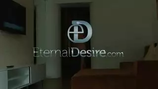 إنها تعرف كيف تتعامل مع قضيبه