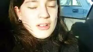 مصري يفشخ اختو و يصورها بالموبايل تصوير سري تقولو بابا مجاش