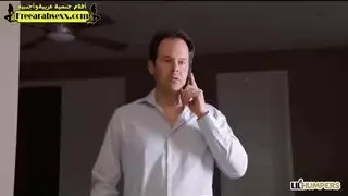 قضيب الابن بالتبني الكبير يملأ زوجة الأب السمراء
