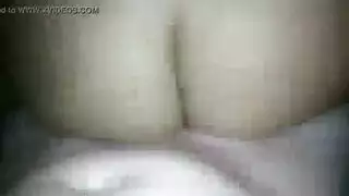 ممثلة ناضجة تبتلع السائل المنوي في درس لغة إباحي