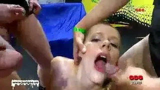 استكشاف شقها المبلل – مغامرة إباحية