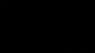 جولي تأخذه بقوة من الخلف