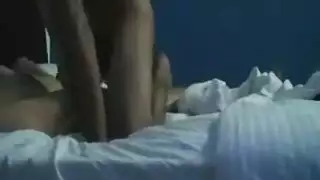 ​حفلة جنس جماعي لفتاة يمنية مثيرة لأول مرة مع أعراق مختلفة