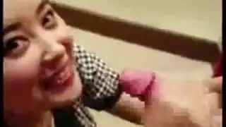 مفاجأة الصالة الرياضية: مراهقة تظهر ثدييها لصديقها