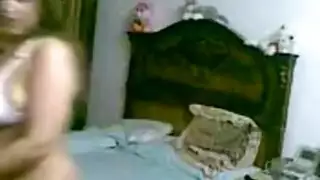 لقاء خفي بالشقة: تتوسل لقضيبه الثخين