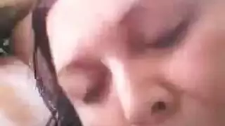 ميرغانم الحارة تمص وتركب قضيبًا كبيرًا