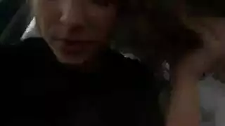 خيال الإيلاج المزدوج: فمها ومهبلها مملوءان