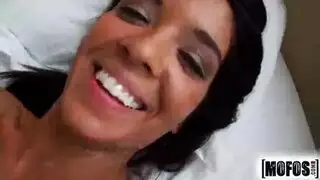 مص قوي للقضيب قبل جماع غير محمي