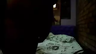 جماع عنيف جماعي بأداة ضخمة