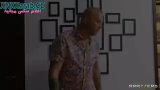 تسجيل الوصول بالفندق يتحول إلى جلسة سكس صعبة في الغرفة